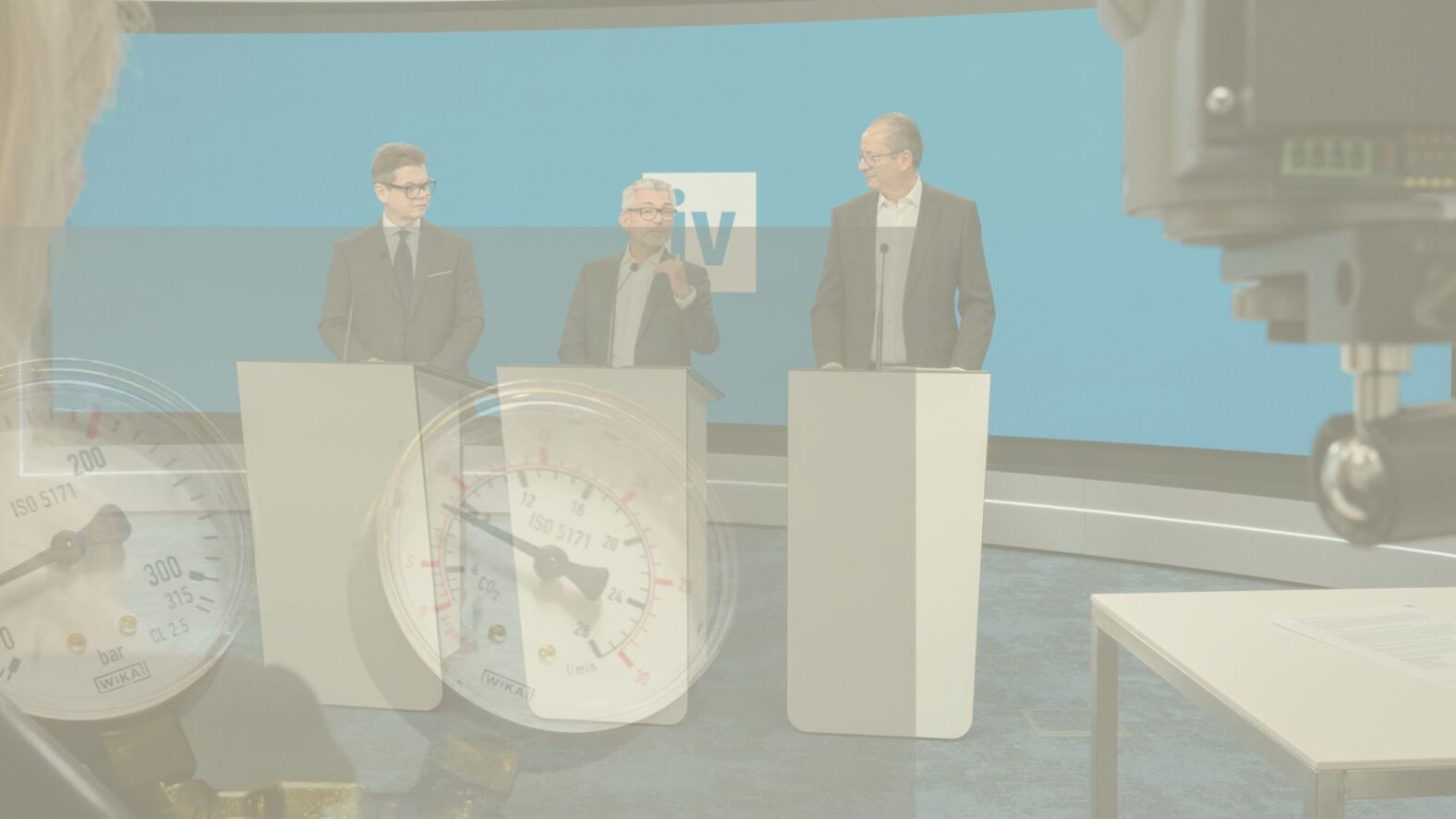 IV, voestalpine und Austropapier bei einer Pressekonferenz zum Erneuerbare-Gas-Gesetz © IV/Pixabay/Montage: Selektiv